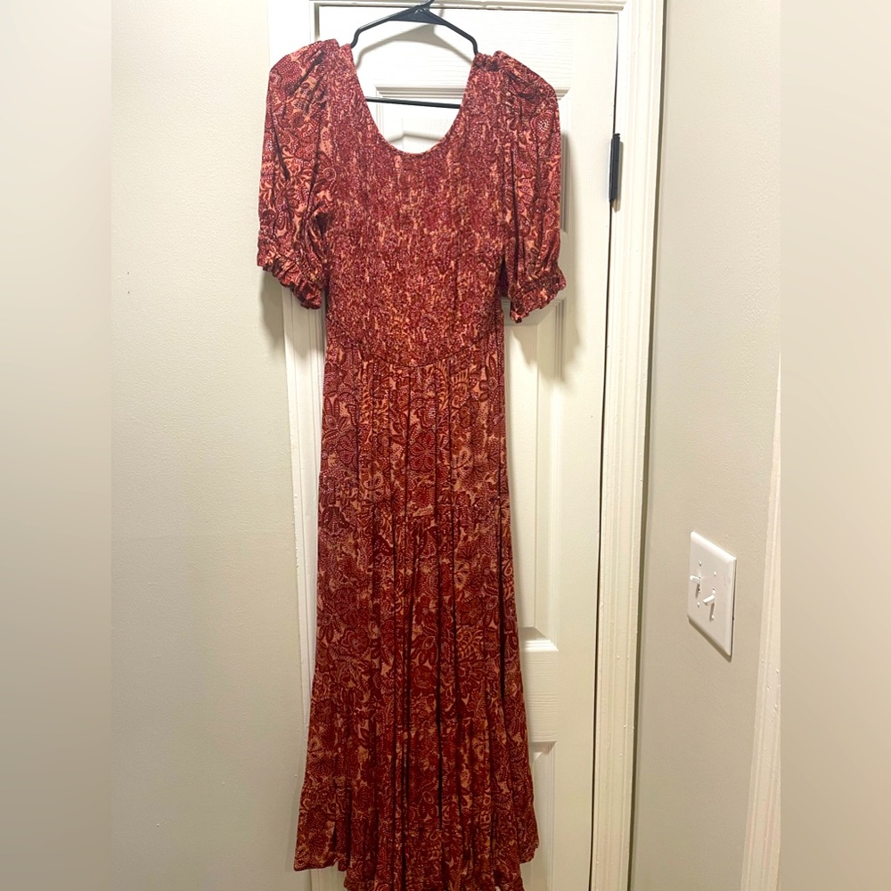 Vici midi dress with scooped back and smocked sleeves